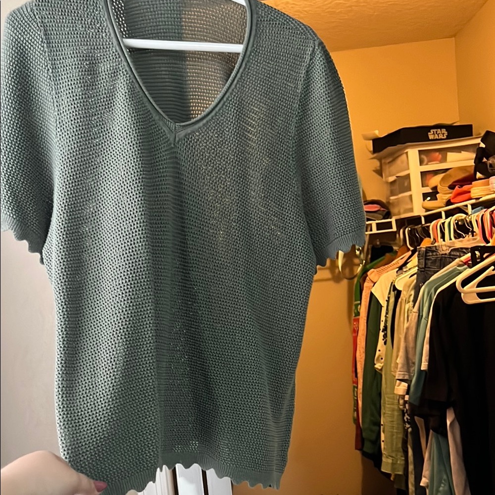Wonderly knit green shirt